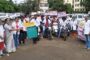 बाचणी बंधाऱ्यावर मोठया खड्ड्यांचे साम्राज्य ! जीव धोक्यात घालून प्रवास !