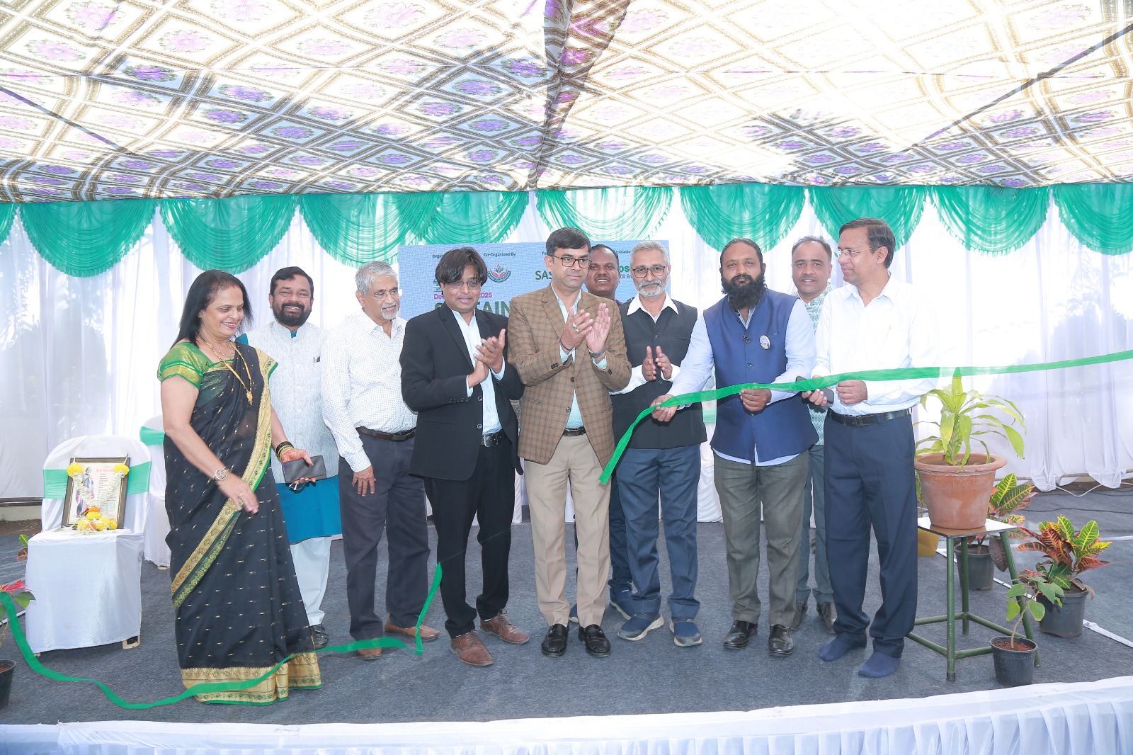 शाश्वत विकासाचे ध्येय गाठण्यासाठी सामूहिक प्रयत्नांची गरज : प्रा युवराज मोटे सायबर महाविद्यालयात पर्यावरण प्रदर्शन संप्पन